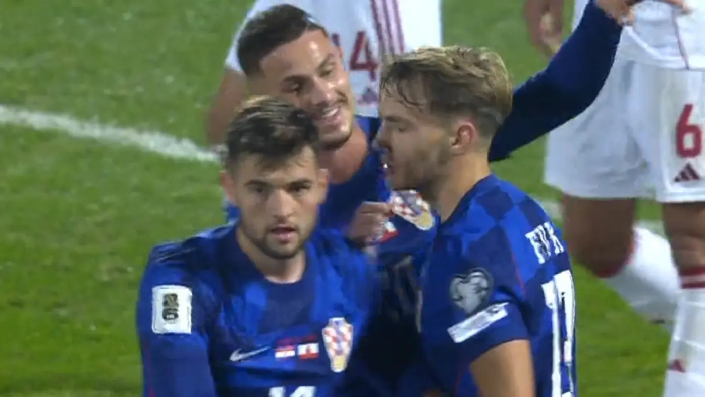 接骗过门将, 互有攻守, 随后不久他